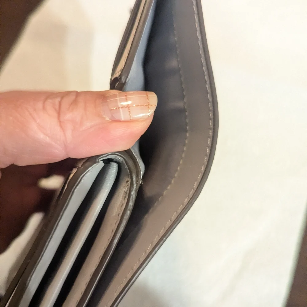 Tory Burch Pebble Leather Wallet in Light Gray - Picture 3 of 4